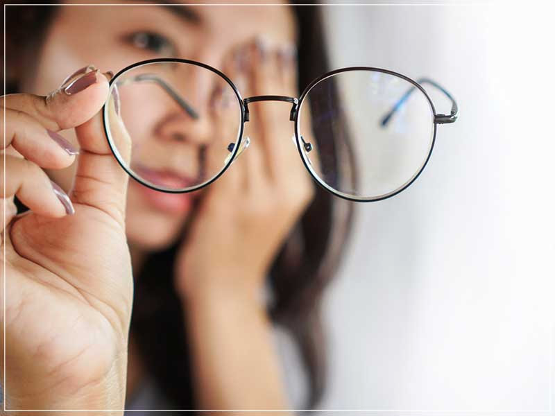 5 Signs You Need to Get a New Pair of Glasses